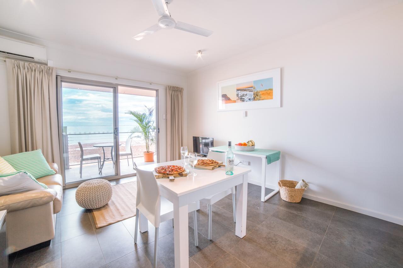 Onslow Beach Resort מראה חיצוני תמונה